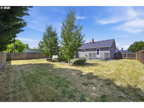 Exterior - 1385 Parker St, Springfield, OR 97477 photo 9 of 12