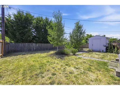 Exterior - 1385 Parker St, Springfield, OR 97477 photo 8 of 12