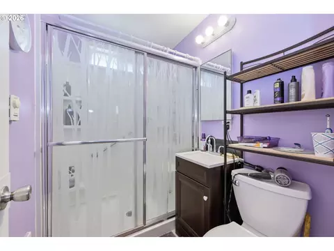 Bath - 1385 Parker St, Springfield, OR 97477 photo 1 of 2