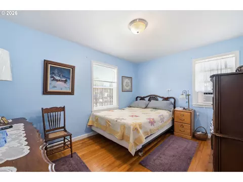 Bedroom - 1385 Parker St, Springfield, OR 97477 photo 1 of 5