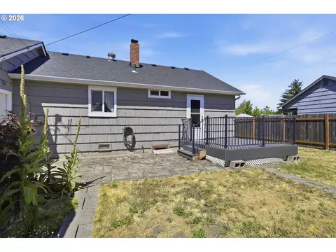 Exterior - 1385 Parker St, Springfield, OR 97477 photo 11 of 12