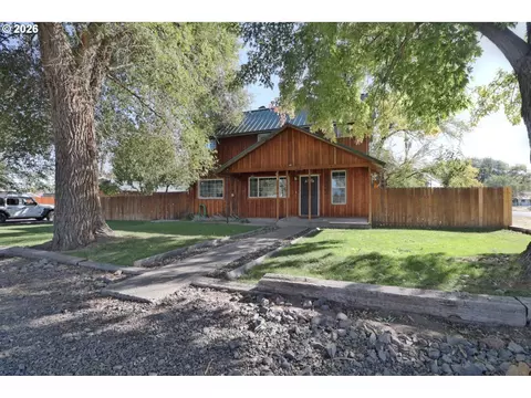 305 E Adams St, Burns, OR 97720