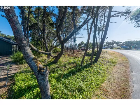 2017 NW Bayshore Dr, Waldport, OR 97394