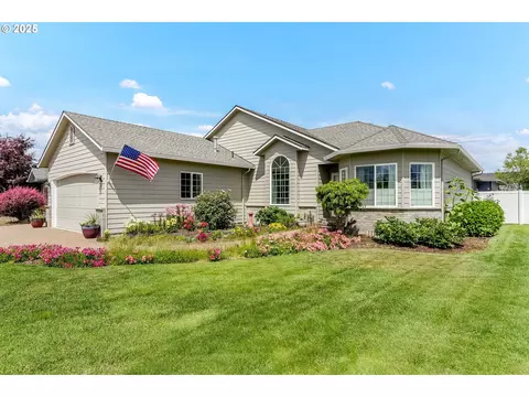 2068 Cardinal Ave, Stayton, OR 97383