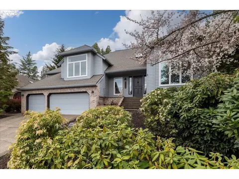 12755 NW Creekside Dr, Portland, OR 97229