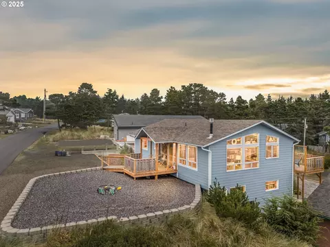 2202 NW Mokmak Lake Dr, Waldport, OR 97394