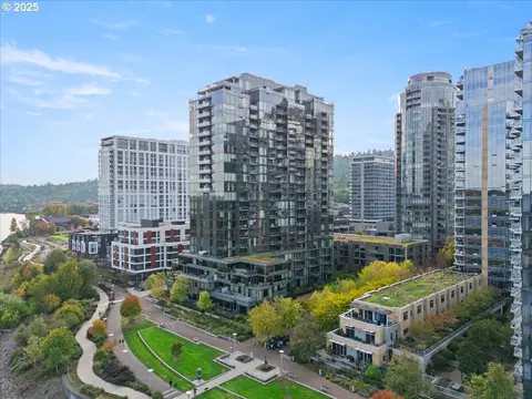 841 S Gaines St #405, Portland, OR 97239