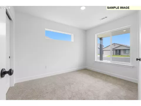 Bedroom - 894 E Maple Brook Ave, Hermiston, OR 97838 photo 1 of 5