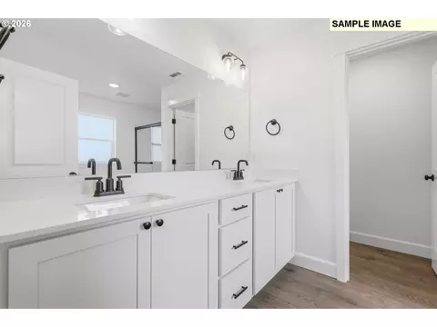 Bath - 894 E Maple Brook Ave, Hermiston, OR 97838 photo 1 of 5