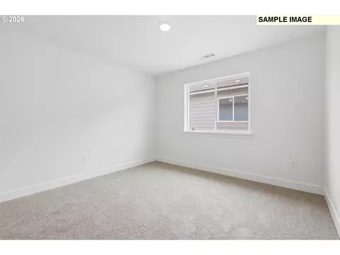 Bedroom - 894 E Maple Brook Ave, Hermiston, OR 97838 photo 4 of 5