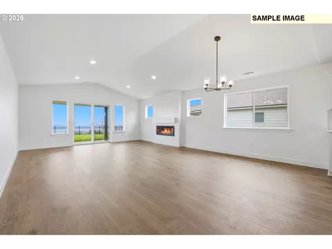 Living - 894 E Maple Brook Ave, Hermiston, OR 97838 photo 2 of 6