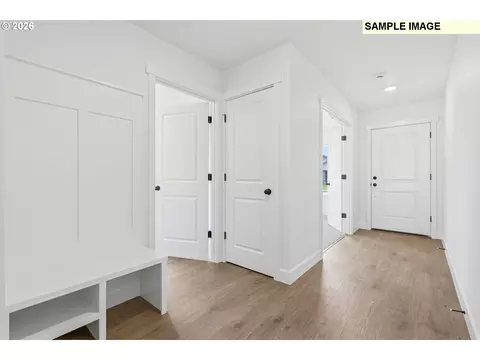 Entry Way - 894 E Maple Brook Ave, Hermiston, OR 97838 photo 1 of 2