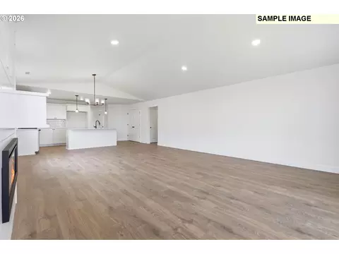 Living - 894 E Maple Brook Ave, Hermiston, OR 97838 photo 6 of 6