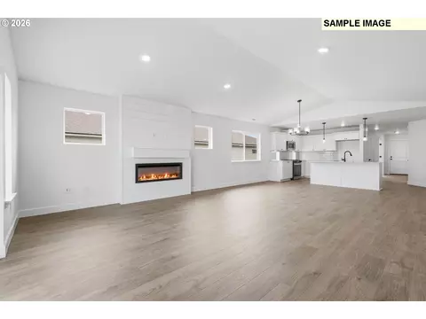 Living - 894 E Maple Brook Ave, Hermiston, OR 97838 photo 5 of 6