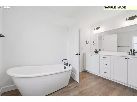 Bath - 894 E Maple Brook Ave, Hermiston, OR 97838 photo 3 of 5