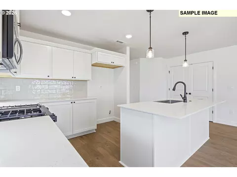 Kitchen - 894 E Maple Brook Ave, Hermiston, OR 97838 photo 3 of 3