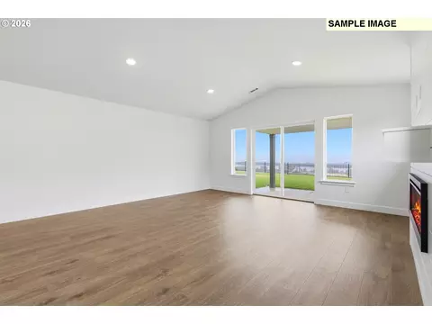 Living - 894 E Maple Brook Ave, Hermiston, OR 97838 photo 4 of 6
