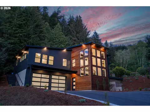 1192 Shon Sta Way, Coos Bay, OR 97420