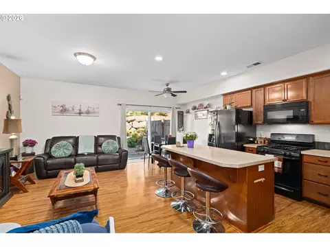 Kitchen - 37989 Killarney St, Sandy, OR 97055 photo 1 of 5