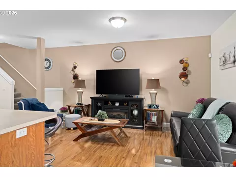 Living - 37989 Killarney St, Sandy, OR 97055 photo 1 of 1