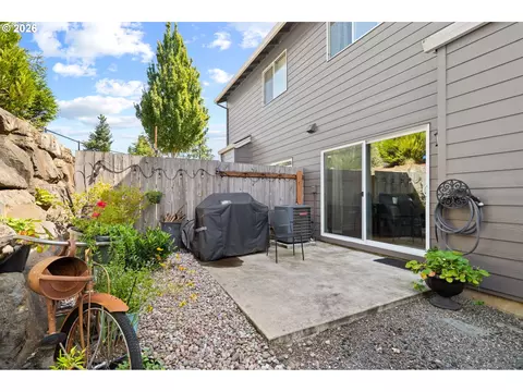 Exterior - 37989 Killarney St, Sandy, OR 97055 photo 5 of 9