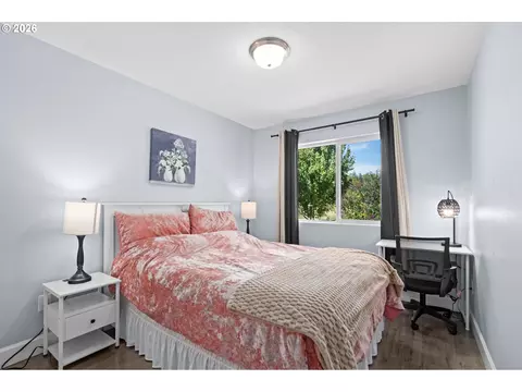 Bedroom - 37989 Killarney St, Sandy, OR 97055 photo 4 of 7