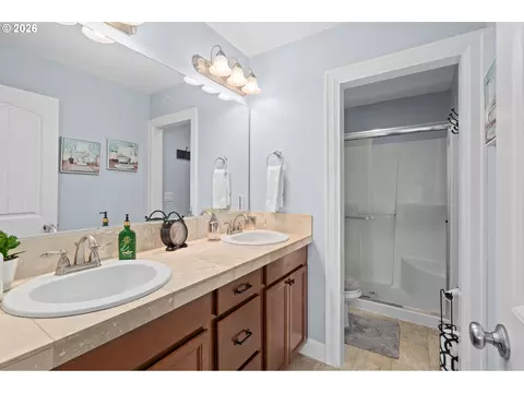Bath - 37989 Killarney St, Sandy, OR 97055 photo 2 of 3