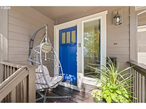 Exterior - 37989 Killarney St, Sandy, OR 97055 photo 3 of 9
