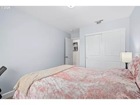 Bedroom - 37989 Killarney St, Sandy, OR 97055 photo 5 of 7