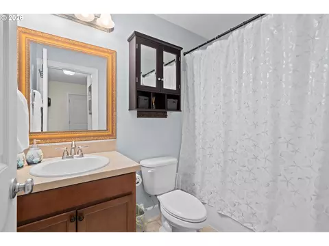Bath - 37989 Killarney St, Sandy, OR 97055 photo 3 of 3