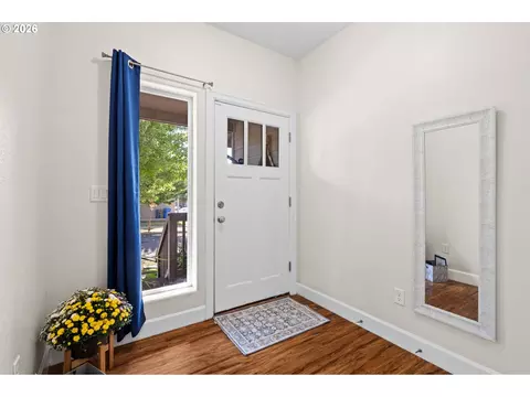Entry Way - 37989 Killarney St, Sandy, OR 97055 photo 2 of 3