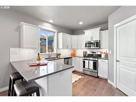 Kitchen - 2007 S 59th St, Springfield, OR 97478 photo 1 of 4