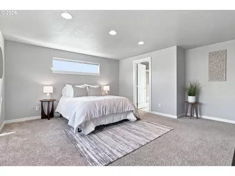 Bedroom - 2007 S 59th St, Springfield, OR 97478 photo 2 of 9