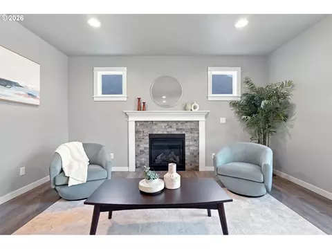 Living - 2007 S 59th St, Springfield, OR 97478 photo 3 of 3