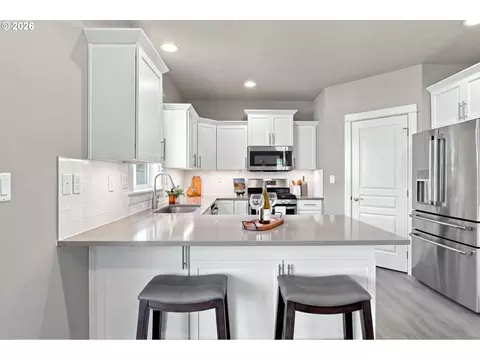 Kitchen - 2007 S 59th St, Springfield, OR 97478 photo 3 of 4