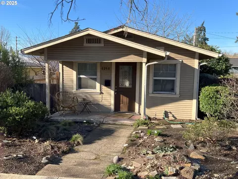 2258 Agate St, Eugene, OR 97403
