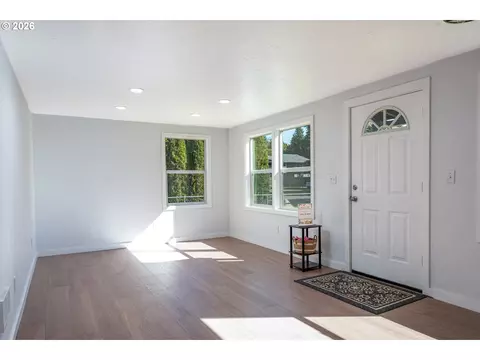 Living - 5418 A St, Springfield, OR 97478 photo 1 of 2