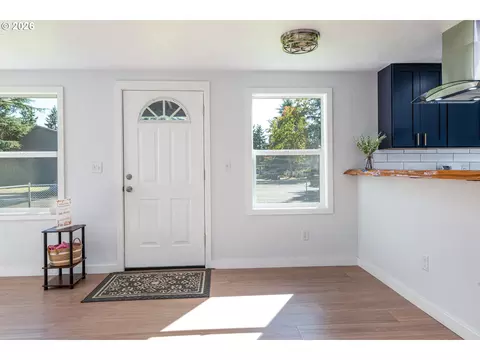 Entry Way - 5418 A St, Springfield, OR 97478 photo 1 of 2
