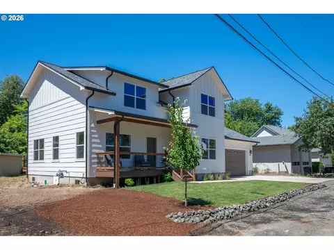 1306 NW Whipple Ave, Roseburg, OR 97471