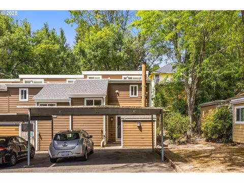 1618 Village Park Pl, West Linn, OR 97068