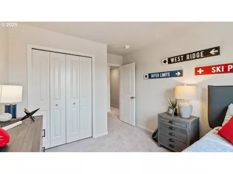 Bedroom - 3516 SW Binford Ave, Gresham, OR 97080 photo 3 of 12