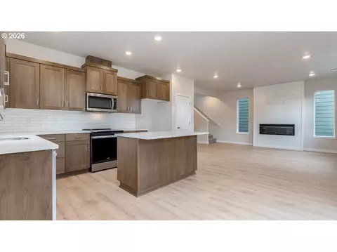 Kitchen - 3516 SW Binford Ave, Gresham, OR 97080 photo 5 of 5
