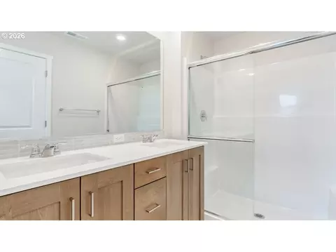 Bath - 3516 SW Binford Ave, Gresham, OR 97080 photo 5 of 6