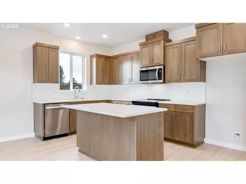 Kitchen - 3516 SW Binford Ave, Gresham, OR 97080 photo 4 of 5