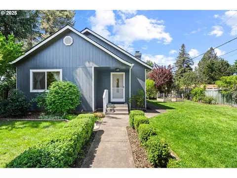 110 W 5th St, Newberg, OR 97132
