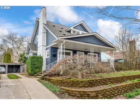 3123 SE Woodward St, Portland, OR 97202