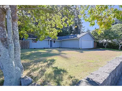 3797 Edgewood Dr, North Bend, OR 97459