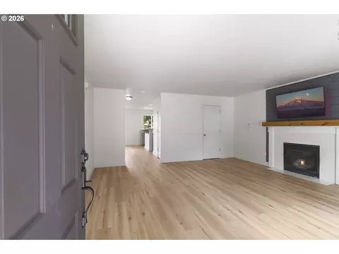 Living - 19095 Barrington Ave, Sandy, OR 97055 photo 3 of 8
