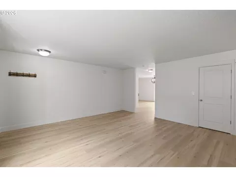 Living - 19095 Barrington Ave, Sandy, OR 97055 photo 7 of 8