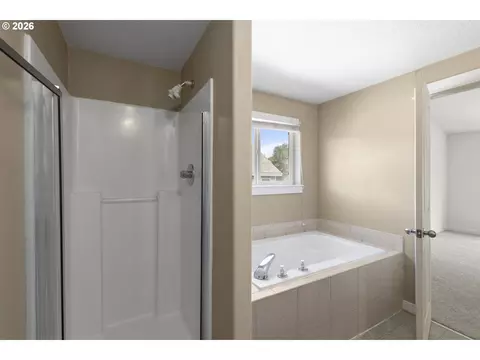 Bath - 19095 Barrington Ave, Sandy, OR 97055 photo 4 of 5